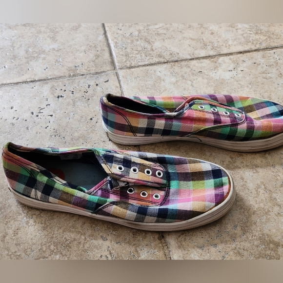 Airwalk plaid shoes. Size 6. Like new - Picture 2 of 4